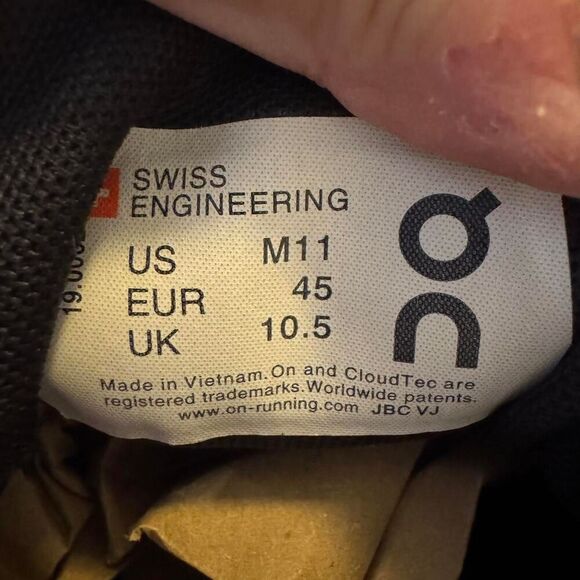 On Cloud Men’s Running Shoes Size 11M Black Swiss Engineering Lightweight - Picture 6 of 6